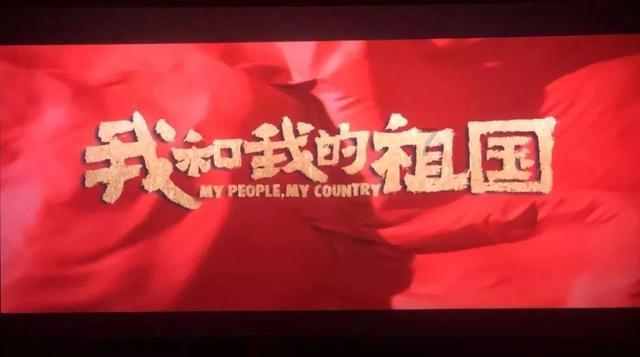 用“刺绣”盘出来的连衣裙,赵丽颖也不嫌“束身”,换我早扔了